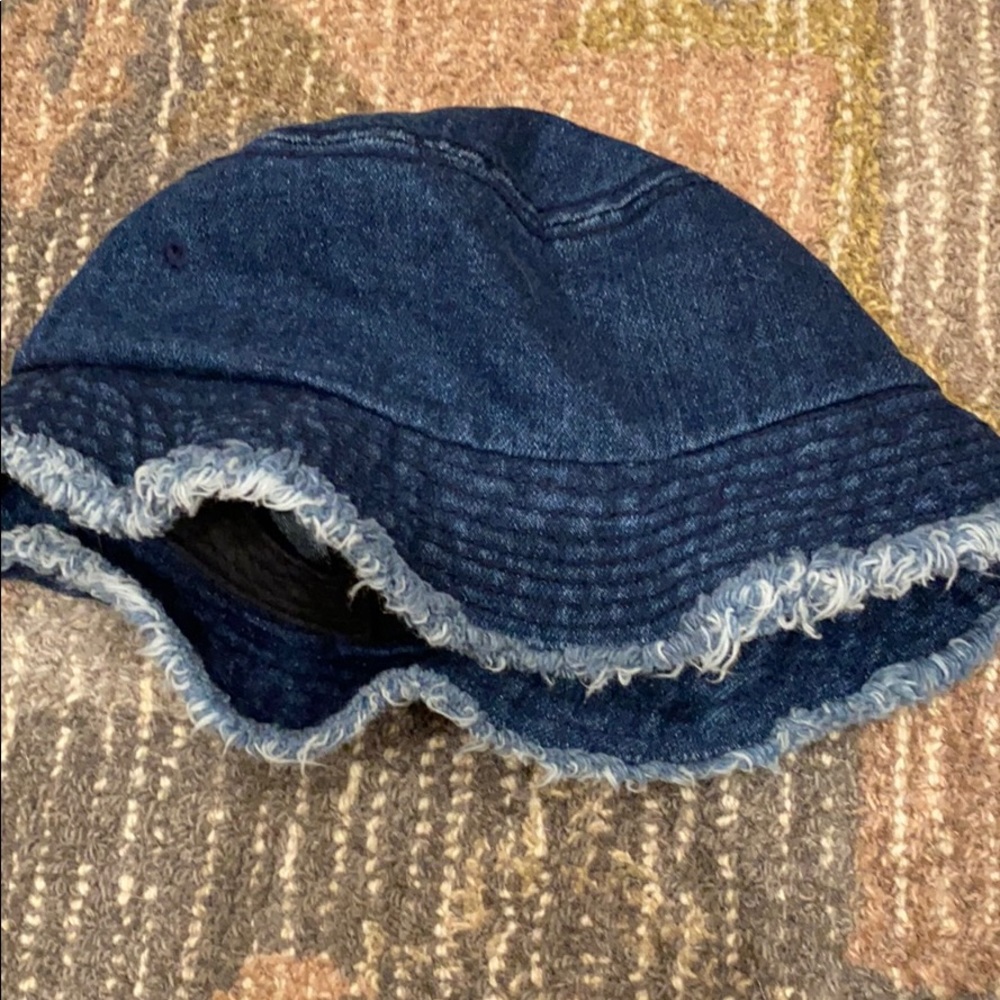 brandy melville bucket hat